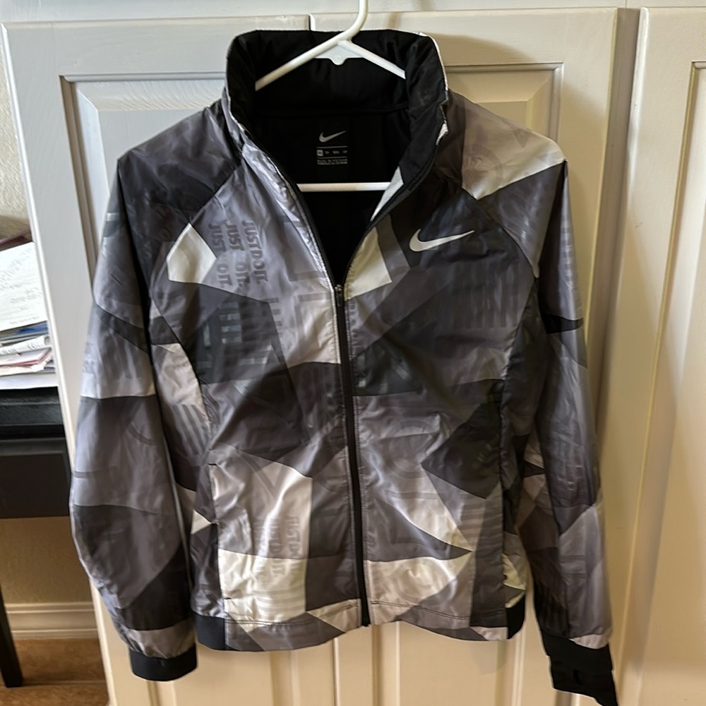Nike Women’s Shield Repel Hooded Running Jacket CJ5551-010 size XS